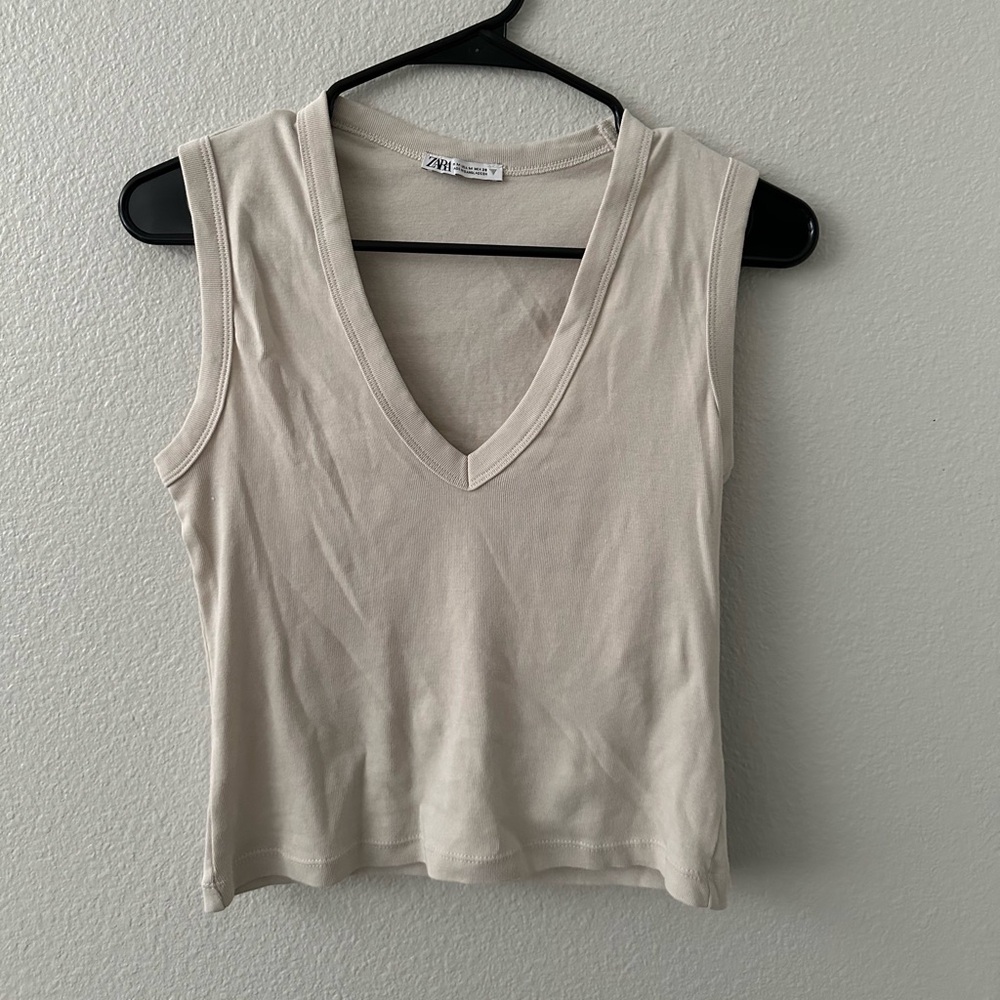 Sarah neutral tank top deep  v size medium women’s